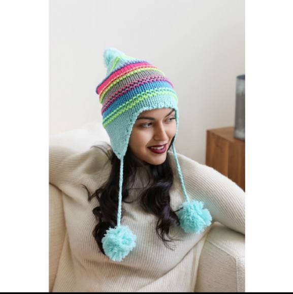 MINT POMPOM BEANIE - Picture 3 of 4